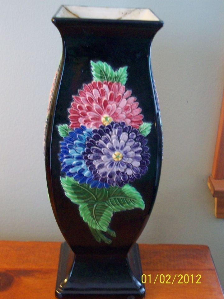 Vintagte Eichwald 441 Czechoslovakia Black Dahila Vase Cracked 