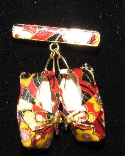 JAPANESE WASHI BOW SLIPPER JEWELRY PIN