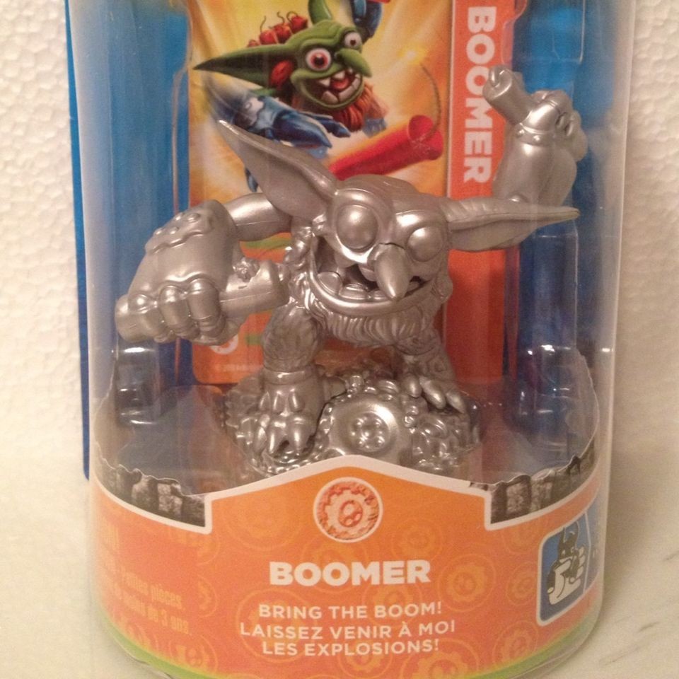 Skylanders Adventure Rare Silver Boomer W/ Glow In The Dark T Shirt