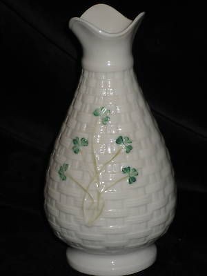 BELLEEK   brown stamp 1981   SHAMROCK   Bud Vase