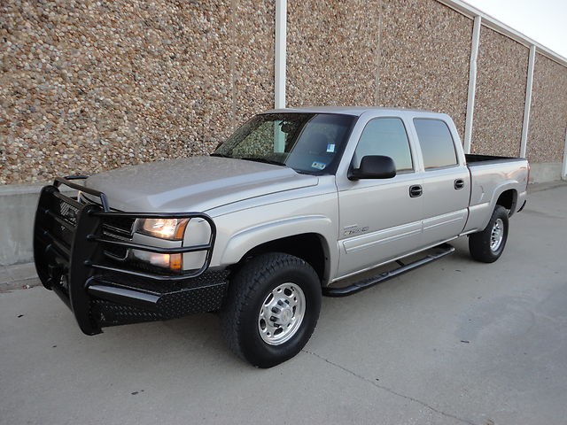 Chevrolet  Silverado 2500 Crew Cab 167 2006 Chevrolet 2500 LT Crew 