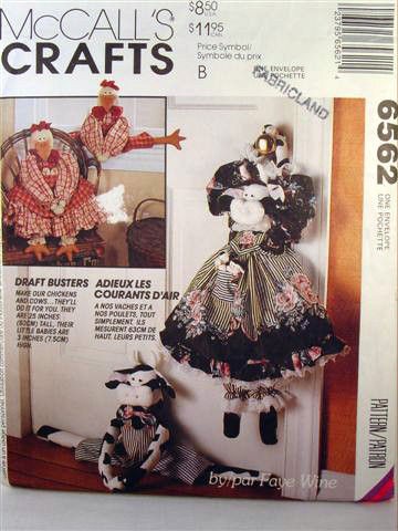   M6562 DRAFT BUSTER DOLLS 25  CHICKEN OR COW DOOR HANGERS & 3  BABIES