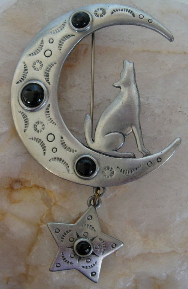 JJ 1988 Southwest Design Howling Coyote Moon Pewter Pin Brooch