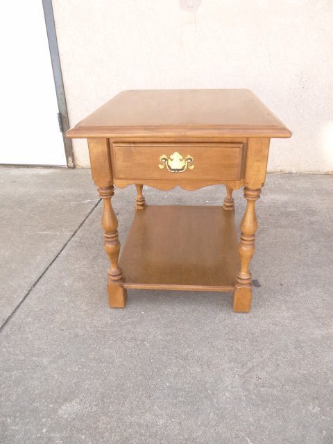 Ethan Allen Heirloom nutmeg one drawer lamp end table