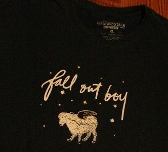 VINTAGE SALE $14 DELIVERED Fall Out Boy Logo Pete Wentz Concert Tour T 