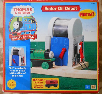 NEW THOMAS The Tank Train SODOR OIL DEPOT STATION & Tanker Car