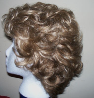PAULA YOUNG TRISHA WIG, SIZE LARGE, HONEY COLOR. NEW IN BOX READY 