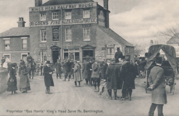   BERCHINGTON Sarre Kings Head nice crowd close up hunt? PPC Gus Harris