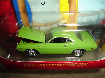 Johnny Lightning 2008 *CALENDAR GIRLS* 1970 Dodge Challenger *LIME 