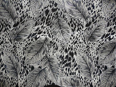 FABRIC CREPE DE CHINE ANIMAL AND LEAVES PRINT 120 x 37 QUIILT 