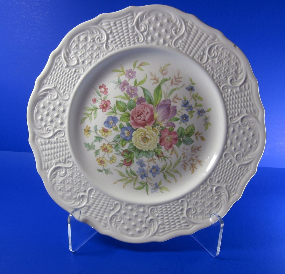 Vintage Washington Colonial Dinner Plate   VOG125   Raised Rim Floral 