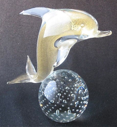 Italian Oggetti art glass dolphin w/gold dust on controlled air bubble 