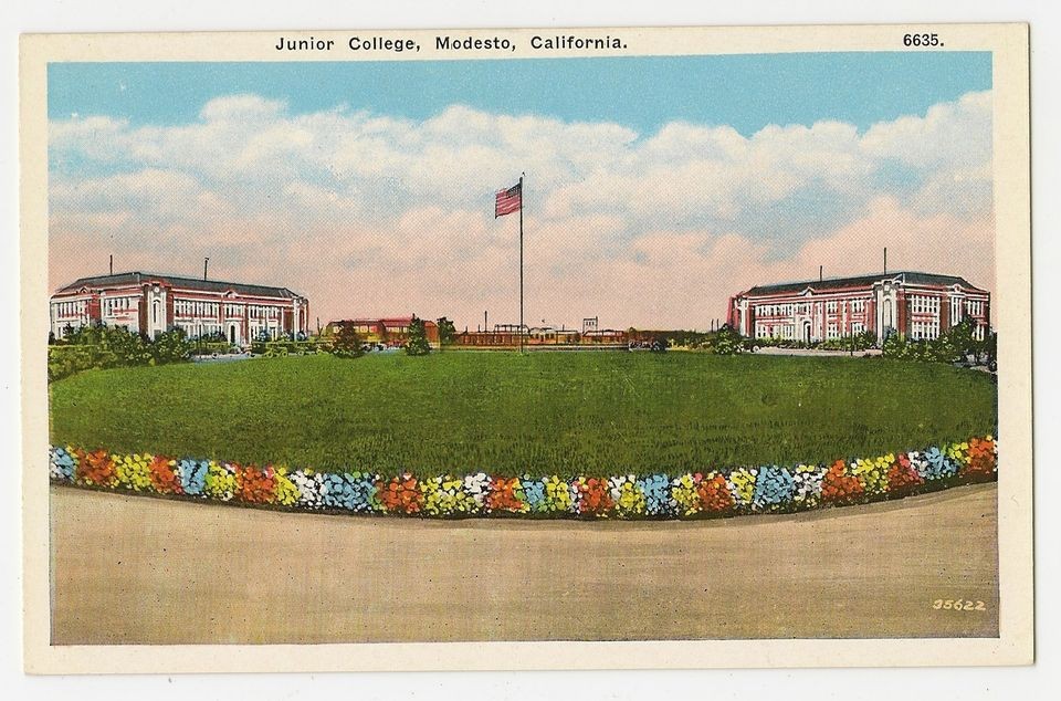   VIEW POSTCARD JUNIOR COLLEGE BUILDINGS USA FLAG MODESTO CALIFORNIA CA