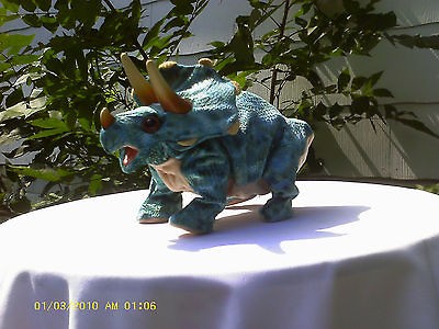 KOTA PALS   MEDIUM   TRICERATOPS WALKING   Animated Dinosaur 10in