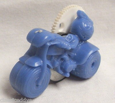 QUAKER OATS QUISP CERAL THREE WHEEL GRYO CYCLE RIP CORD CERAL TOY 