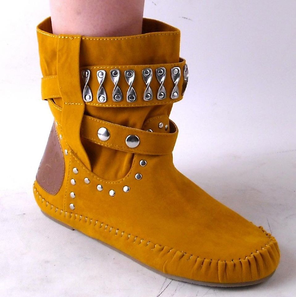 NEW WOMENS MUSTARD SHORT SHAFT STUDDED MOCCASIN BOOTS SIZE 10