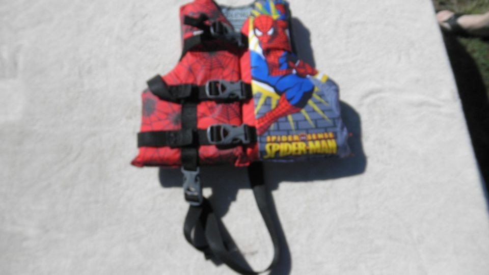 STEARNS SPIDER MAN SKI VEST LIFE JACKET CHILD SIZE 30 50 LBS