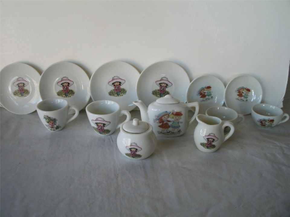 VINTAGE, LITTLE GIRLS TOY TEA SET,15 PIECE; MADE IN JAPAN; VERY CUTE