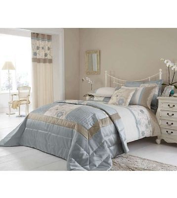 STUNNING DOUBLE DUCK EGG BLUE CREAM EMBROIDERED APPLIQUED DUVET QUILT 