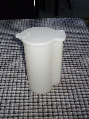 vintage tupperware pitcher in Contemporary (1970 Now)