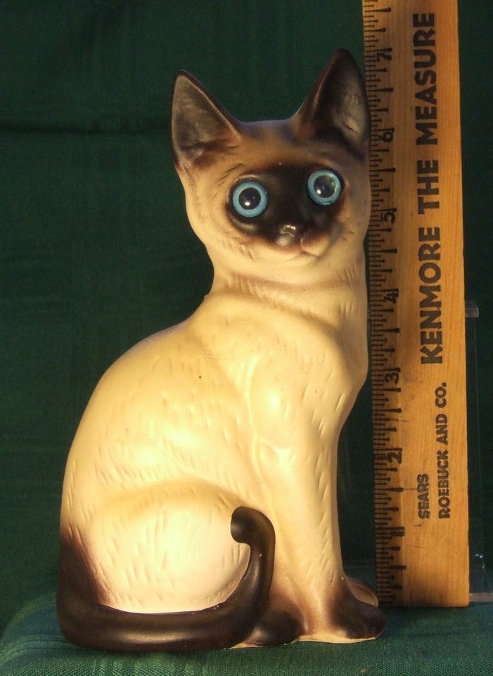 Ceramic Siamese Cat Figurine, Made in Taiwan, R.O.C., 7 tall, Bright 