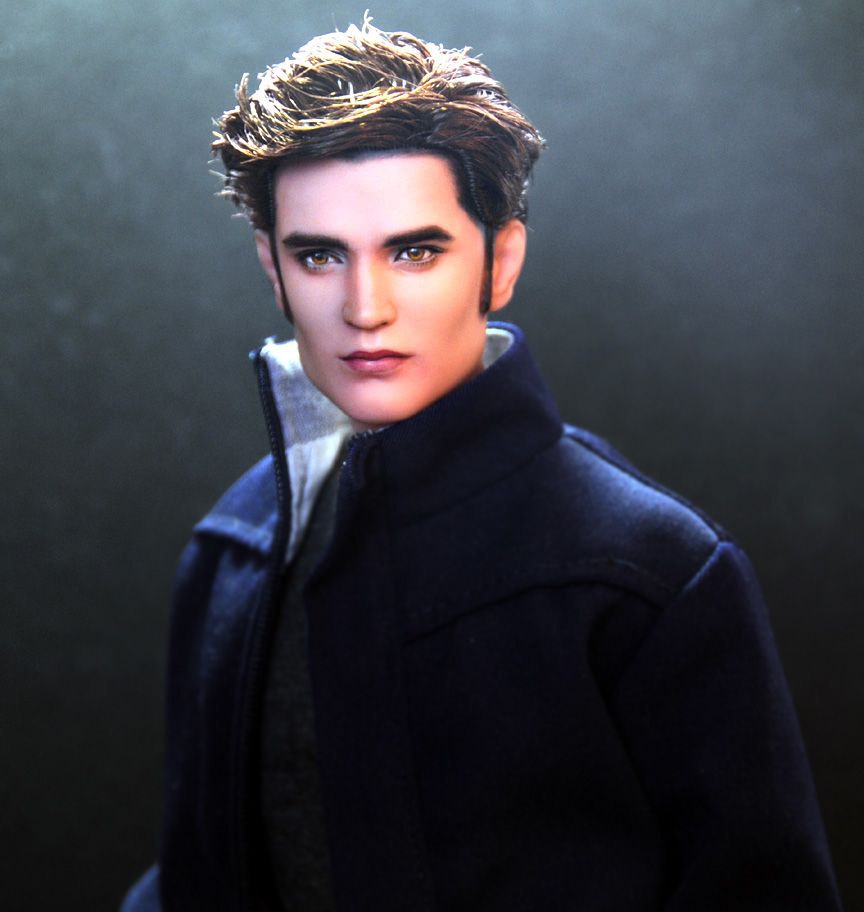 TO SEE A VIDEO CLIP OF THIS EDWARD CULLEN DOLL ALONG WITH THE BELLA 