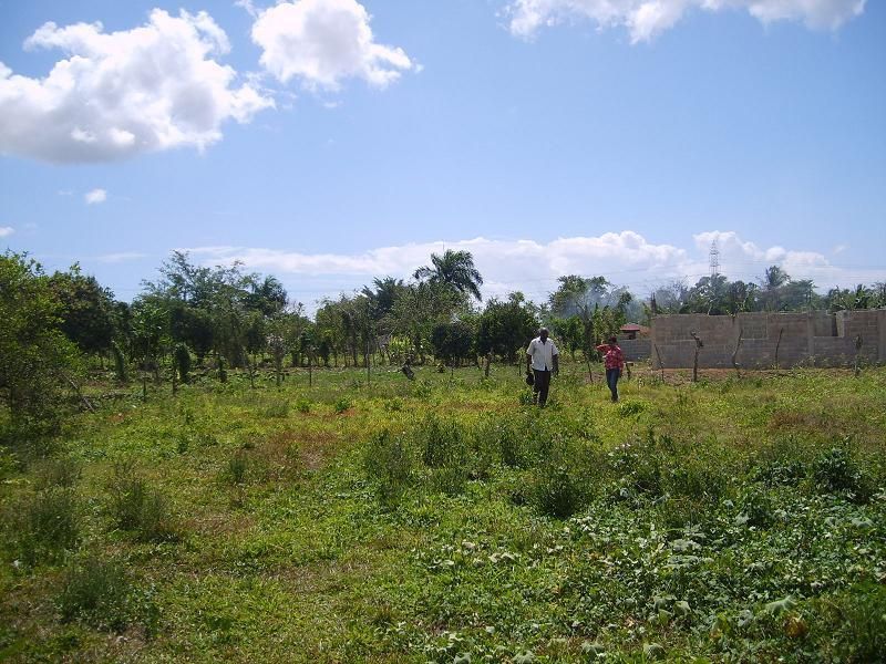   de tierra en san isidro santo domingo 1pozo de agua dulce 3 habitacion