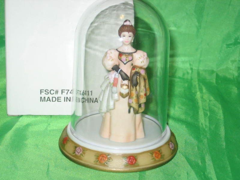 2000 Avon Mrs Albee Miniature Figurine