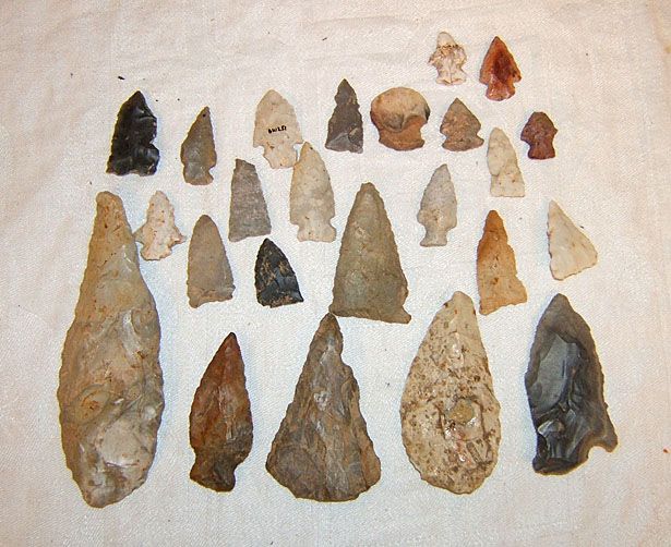 24 Old American Indian Arrowheads Artifact Stone Tool N
