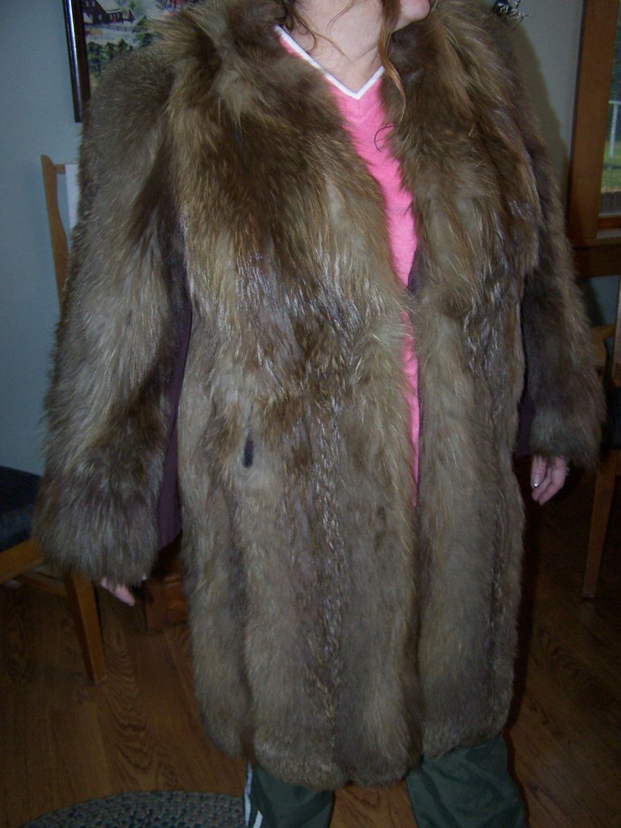 VINTAGE WOMANS SILVER FOX FUR COAT1950S BROOKS FUR SCRANTON PA