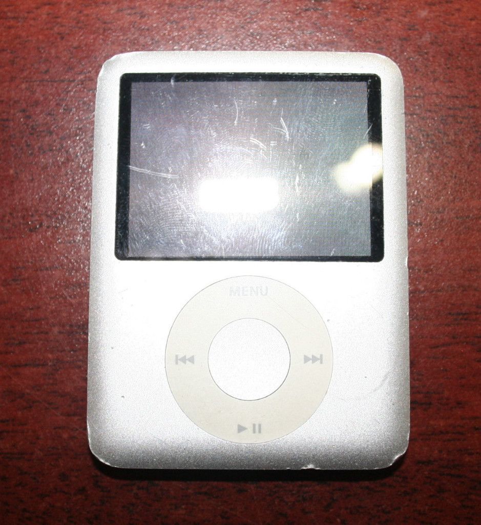 Apple iPod Nano 3rd Generation Silver 4 GB