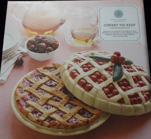   CERAMIC STONEWARE CHERRY PIE KEEP BAKING DISH WITH DECORATIVE LID