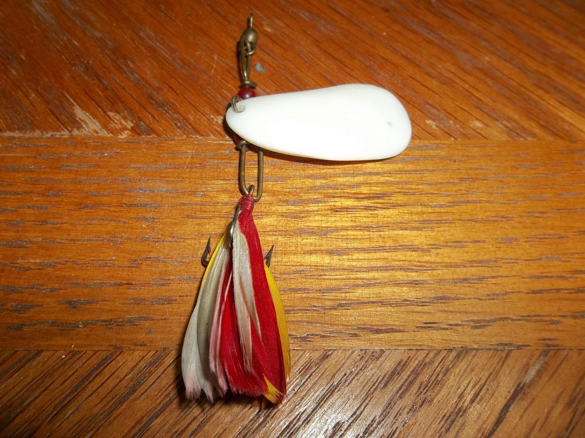   MOTHER OF PEARL SPINNER FISHING LURE BAIT TACKLE IN GREAT OLD SHAPE