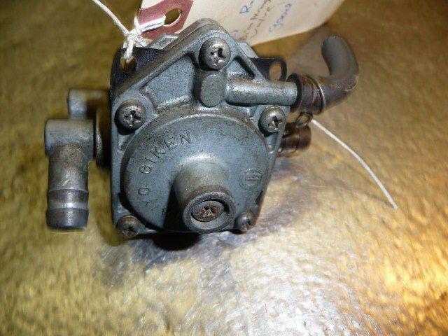 93 KAWASAKI ZX750 L FUEL REGULATOR DIAPHRAGM PUMP VALVE ASSY