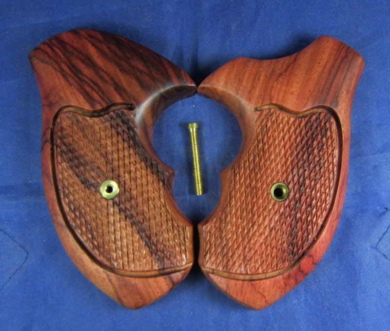 NEW WOOD CHECKERED GRIPS FOR TAURUS 2 M 85,94,605,941,731,650,73