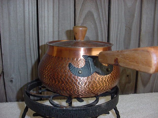 Vintage Handarbeit Hammered Copper Fondue Pot w Rack SE