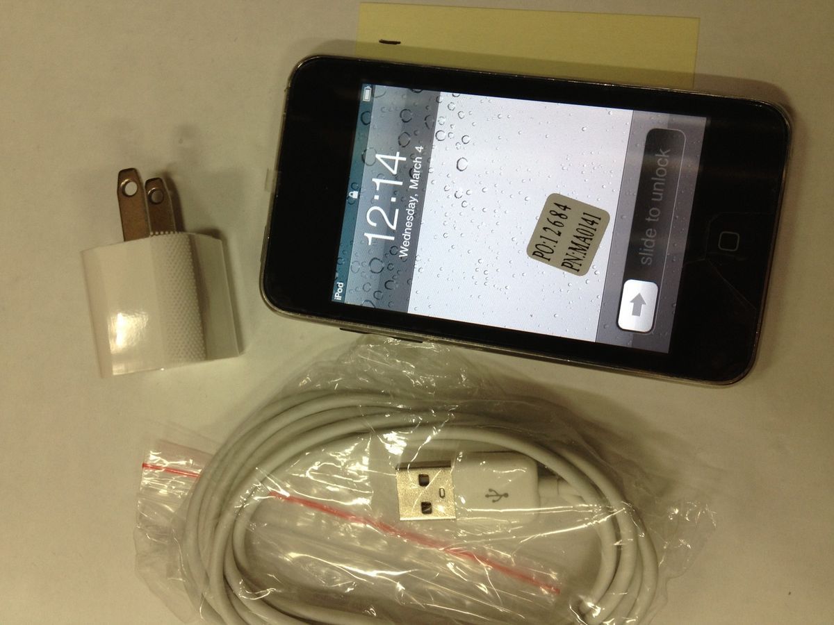 Apple iPod touch 3rd Generation (8 GB) with accessories