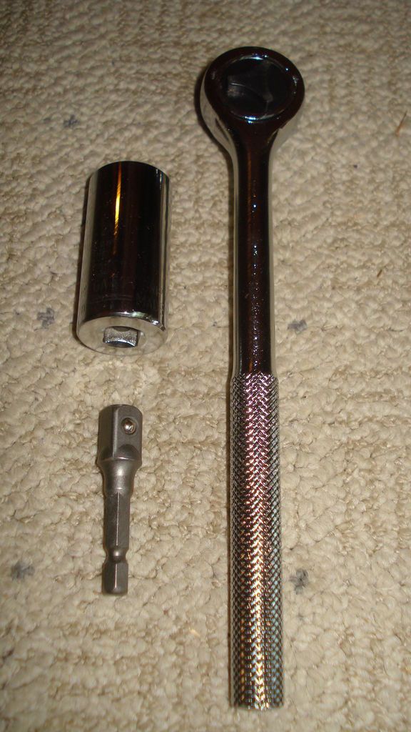 GATOR GRIP 3/8 SOCKET W/ 3/8 RATCHET + 3/8 ADAPTER FOR DRILL