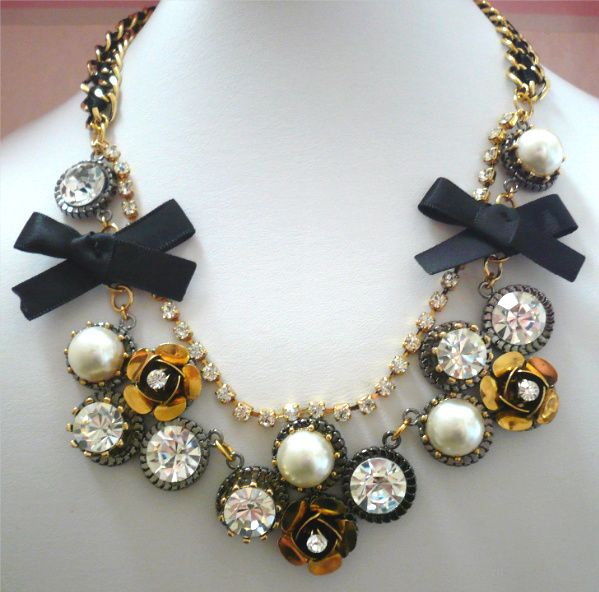 Betsey Johnson Iconic Flower Cluster Chain Necklace New