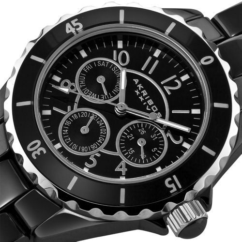   hands set against a black multifunction dial highlight this stylish