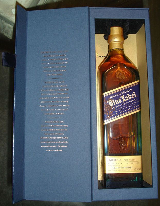 JOHNNIE WALKER BLUE LABEL IN DELUXE GIFT BOX ( 750 ML )