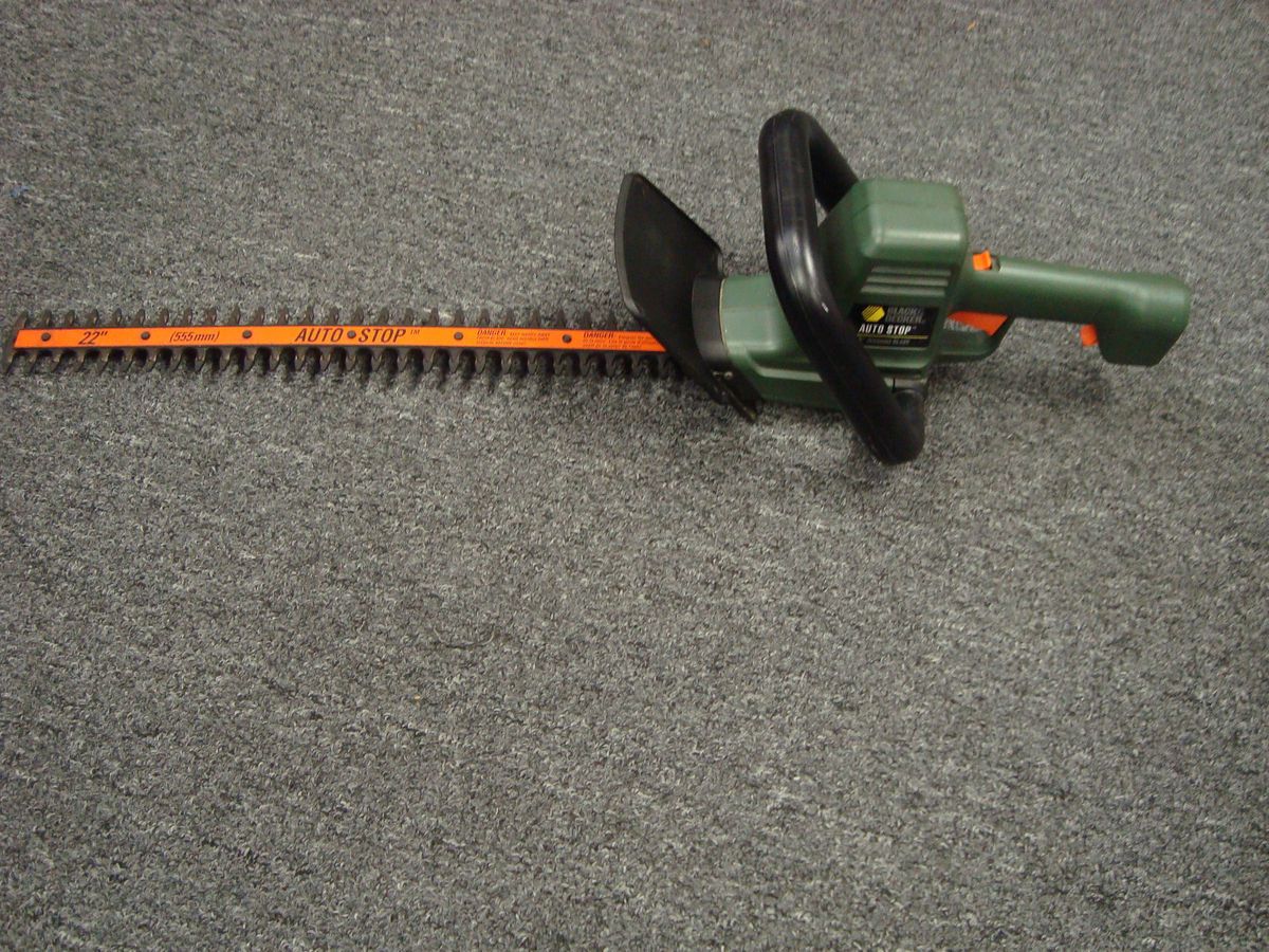 Black Decker 22 Auto Stop Electric Hedge Trimmer