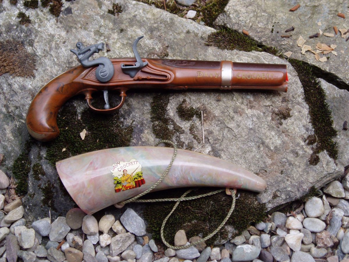 Marx Vintage Davy Crockett Flintlock and Powder Horn Orange Stopper It 