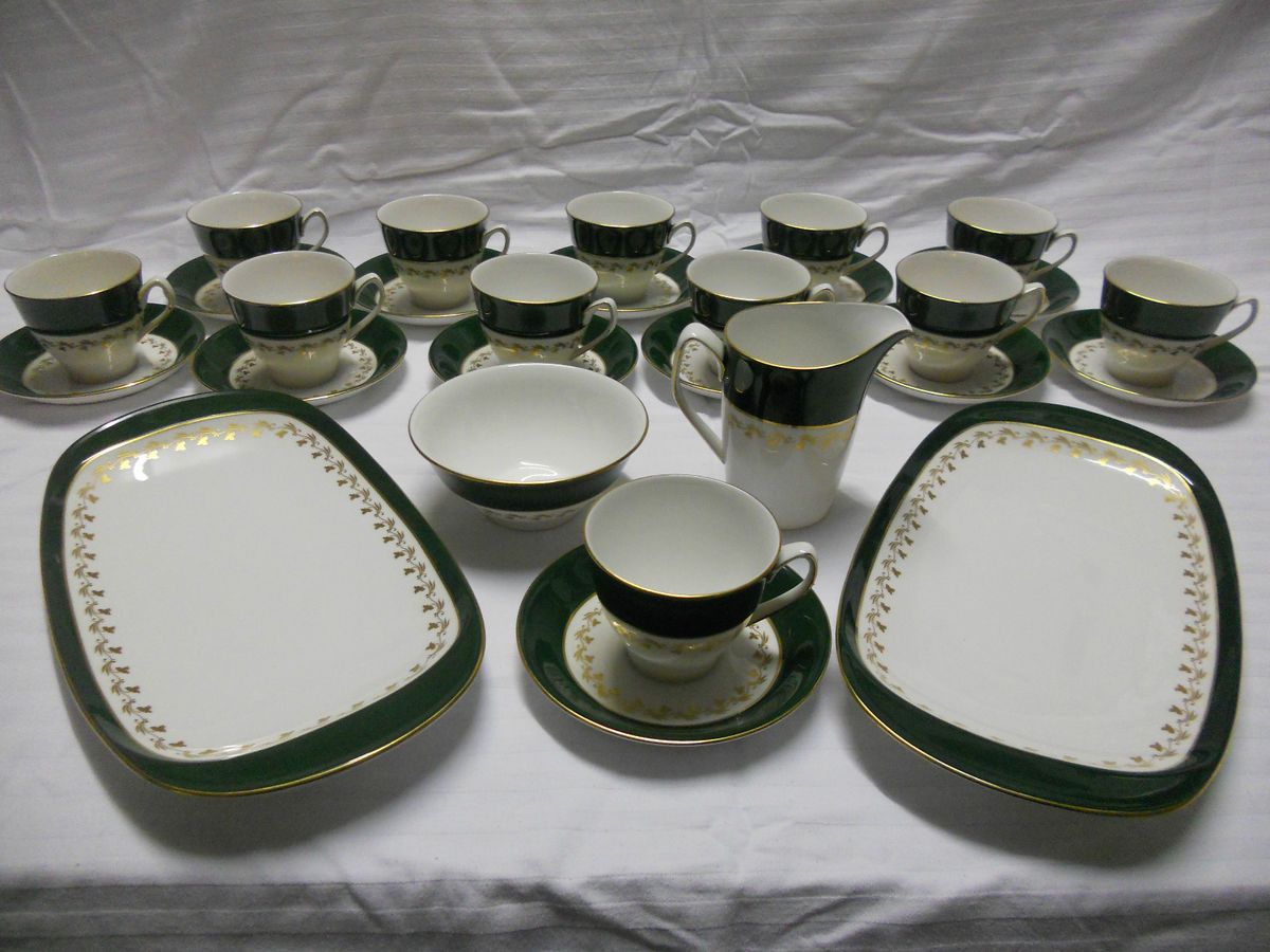 Bone China Tea set Spode Green Velvet 12 Settings Outstanding set of 