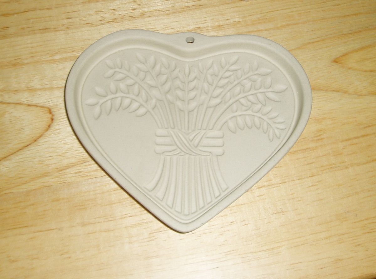   Family Heritage Stoneware Bountiful Heart Cookie Mold 2004