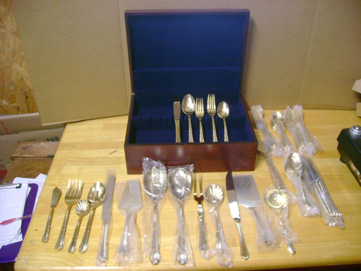 Hampton Silversmiths Stainless 24K Gold Plated Flatware 84 Pieces 