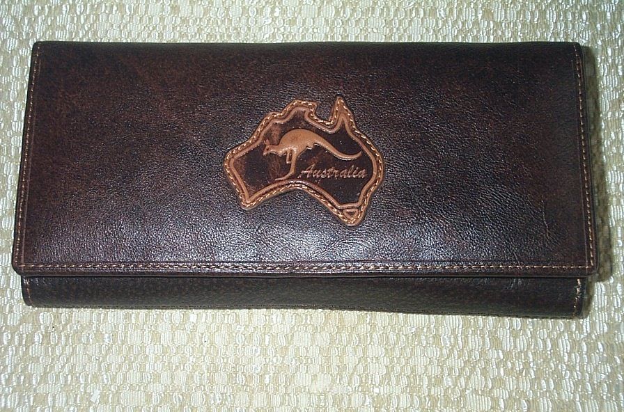 New Lady Wallet Purse Genuine Leathe Broun with Button Australia 