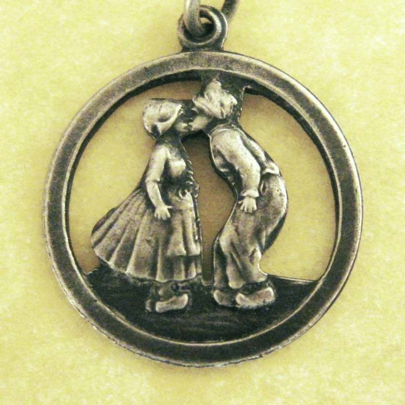 ANTIQUE ART NOUVEAU SILVER GERMAN KISSING DUTCH BOY & GIRL CHARM 