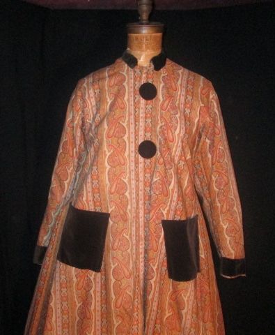 1860S PAISLEY CHALLIS WRAPPER, LARGE BUTTONS