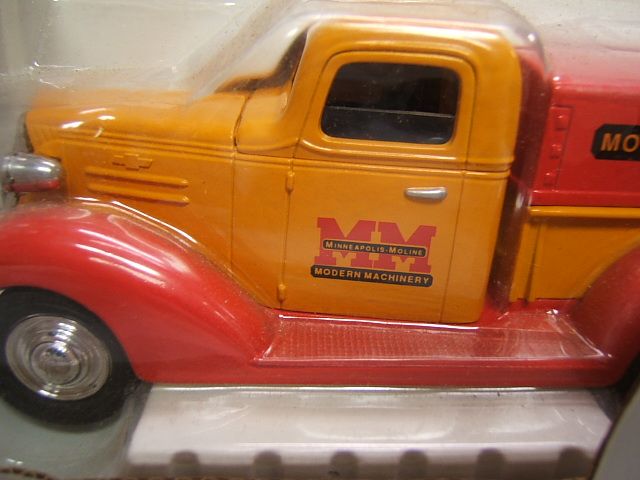   Classics 1937 Chevrolet Minneapolis Moline Modern Machinery 1/25 VGC